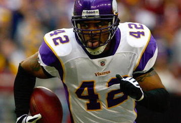 GLENDALE, AZ - DECEMBER 14:  Darren Sharper #42 of the Minnesota Vikings runs with the ball during their NFL game against the Arizona Cardinals at the University of Phoenix Stadium on December 14, 2008 in Glendale, Arizona. The Vikings defeated the Cardinals 35-14. (Photo by Jeff Gross/Getty Images) 