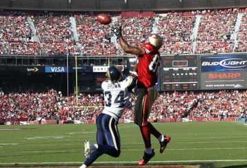 SAN FRANCISCO - NOVEMBER 16:  Bryant Johnson #82 of the San Francisco 49ers catches a touchdown over Fakhir Brown #34 of the St. Louis Rams during an NFL game on November 16 2008 at Candlestick Park in San Francisco, California.  (Photo by Jed Jacobsohn/Getty Images)