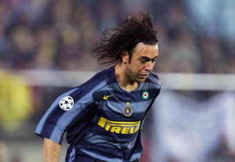CASTELLO DE LA PLANA, SPAIN - APRIL 04: Alvaro Recoba of Inter Milan in action during the UEFA Champions League Quarter Final Second Leg match between Villarreal and Inter Milan at the Madrigal stadium on April 4, 2006 in Castello de la Plana, Spain  (Photo by Denis Doyle/Getty Images)