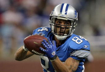 DETROIT - NOVEMBER 18:  Shaun McDonald #84 of the Detroit Lions makes a catch against the New York Giants during the fourth quarter at Ford Field on November 18, 2007 in Detroit, Michigan. The Giants defeated the Lions 16-10.  (Photo by Harry How/Getty Images)