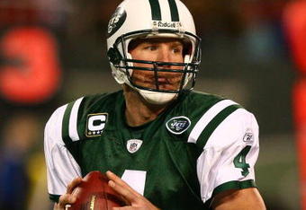 EAST RUTHERFORD, NJ - DECEMBER 28:  Brett Favre #4 of The New York Jets looks to pass against The Miami Dolphins during their game on December 28, 2008 at Giants Stadium in East Rutherford, New Jersey.  (Photo by Al Bello/Getty Images)