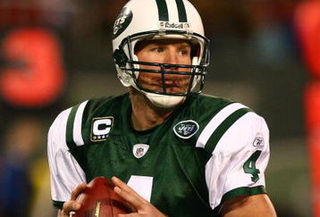 EAST RUTHERFORD, NJ - DECEMBER 28:  Brett Favre #4 of The New York Jets looks to pass against The Miami Dolphins during their game on December 28, 2008 at Giants Stadium in East Rutherford, New Jersey.  (Photo by Al Bello/Getty Images)