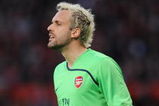 MANCHESTER, UNITED KINGDOM - APRIL 29:   Manuel Almunia of Arsenal looks on during the UEFA Champions League Semi Final First Leg match between Manchester United and Arsenal at Old Trafford on April 29, 2009 in Manchester, England. (Photo by Shaun Botterill/Getty Images)