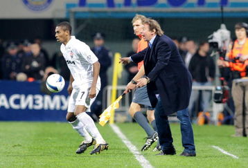 KIEV, UKRAINE - APRIL 30: Head coach Yuri Semin of FC Dynamo Kiev looks on during the UEFA Cup semi-finals first leg match between FC Dynamo Kiev and FC Shakhtar Donetsk at the Valeri Lobanovskiy Stadium on April 30, 2009 in Kiev, Ukraine.  (Photo by Anton Denisov/Epsilon/Getty Images)