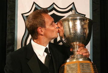 VANCOUVER, BC - JUNE 22:  Nicklas Lidstrom of the Detroit Red Wings poses with the Norris Trophy backstage at the the NHL TV Awards Show at the Westin Grand on June 22, 2006 in Vancouver, Canada.  (Photo by Jeff Vinnick/Getty Images)