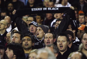 AUCKLAND, NEW ZEALAND - JUNE 14: An All Black fan sings in the crowd during the First Iveco Series Test match between New Zealand All Blacks and England at Eden Park on June 14, 2008 in Auckland, New Zealand.  (Photo by Phil Walter/Getty Images)