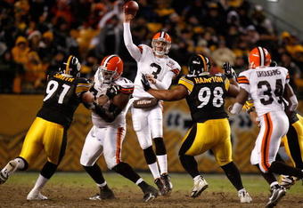 PITTSBURGH - DECEMBER 07:  Derek Anderson #3 of the Cleveland Browns throws a pass under pressure from Aaron Smith #91 and Casey Hampton #98 of the Pittsburgh Steelers December 7, 2006 at Heinz Field in Pittsburgh, Pennsylvania.  (Photo by Gregory Shamus/Getty Images)