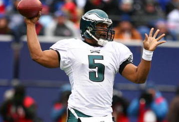 EAST RUTHERFORD, NJ - DECEMBER 07:  Donovan McNabb #5 of the Philadelphia Eagles looks to pass against the New York Giants during their game on December 7, 2008 at Giants Stadium in East Rutherford, New Jersey.  (Photo by Al Bello/Getty Images)
