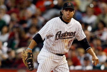 HOUSTON - APRIL 06:  Lance Berkman #17 of the Houston Astros fields against the Chicago Cubs during the Opening Day game on April 6, 2009 at Minute Maid Park in Houston, Texas.  (Photo by Chris Graythen/Getty Images)