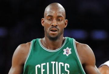 LOS ANGELES, CA - DECEMBER 25:   Kevin Garnett #5 of the Boston Celtics celebrates during the game against the Los Angeles Lakers at Staples Center on December 25, 2008 in Los Angeles, California.  The Lakers defeated the Celtics 92-83.  NOTE TO USER: User expressly acknowledges and agrees that, by downloading and or using this Photograph, user is consenting to the terms and conditions of the Getty Images License Agreement.  (Photo by Lisa Blumenfeld/Getty Images)