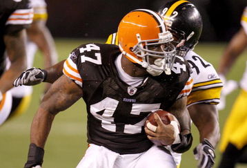 CLEVELAND - SEPTEMBER 14: Lawrence Vickers #47 of the Cleveland Browns tries to get around James Harrison #92 of the Pittsburgh Steelers during a first quarter  on September 14, 2008 at Cleveland Browns Stadium in Cleveland, Ohio.  (Photo by Gregory Shamus/Getty Images)