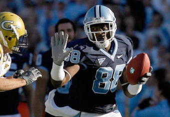 CHAPEL HILL, NC - NOVEMBER 08:  Hakeem Nicks #88 of the North Carolina Tar Heels carries the ball during the game against the Georgia Tech Yellow Jackets at Kenan Stadium on November 8, 2008 in Chapel Hill, North Carolina.  (Photo by Kevin C. Cox/Getty Images)