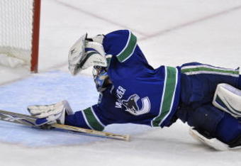 VANCOUVER, CANADA - MAY 2: Roberto Luongo #1 of the Vancouver Canucks makes a diving save from a shot by the of the Chicago Blackhawks during Game Two of the Western Conference Semifinals of the 2009 Stanley Cup Playoffs on May 02, 2009 at General Motors Place in Vancouver, British Columbia, Canada.  (Photo by Nick Didlick/Getty Images)