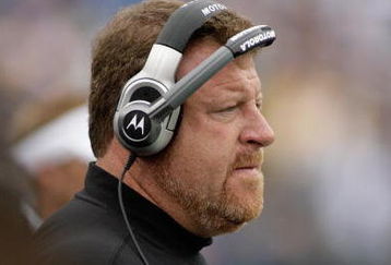 ORCHARD PARK, NY - SEPTEMBER 21:  Offensive line coach Tom Cable of the Oakland Raiders looks on during the game against the Buffalo Bills on September 21, 2008 at Ralph Wilson Stadium in Orchard Park, New York. (Photo by Rick Stewart/Getty Images)