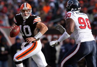 CLEVELAND - NOVEMBER 23: Brady Quinn #10 of the Cleveland Browns looks to throw the ball while defended by Mario Williams #90 of the Houston Texans during the NFL game at Cleveland Browns Stadium on November 23, 2008 in Cleveland, Ohio.  (Photo by Andy Lyons/Getty Images)