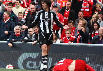 LIVERPOOL, UNITED KINGDOM - MAY 03:  Joey Barton of Newcastle United protests after a challenge on Xabi Alonso of Liverpool and is subsequently sent off by Referee Phil Dowd during the Barclays Premier League match between Liverpool and Newcastle United at Anfield on May 3, 2009 in Liverpool, England.  (Photo by Clive Brunskill/Getty Images)