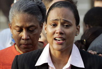 WHITE PLAINS, NY - OCTOBER 5: Former track star Marion Jones speaks to the waiting media as her mother Marion Toller (L) stands by her at Federal Court after pleading guilty to lying to a federal agent about her drug use October 5, 2007 in White Plains, New York. According to sources, this could result in her losing her five gold Olympic medals won in the Sydney 2000 games.  (Photo by Stephen Chernin/Getty Images)
