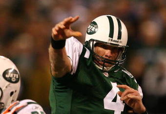 EAST RUTHERFORD, NJ - DECEMBER 28:  Brett Favre #4 of The New York Jets passes the ball against The Miami Dolphins during their game on December 28, 2008 at Giants Stadium in East Rutherford, New Jersey.  (Photo by Al Bello/Getty Images)