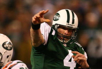 EAST RUTHERFORD, NJ - DECEMBER 28:  Brett Favre #4 of The New York Jets passes the ball against The Miami Dolphins during their game on December 28, 2008 at Giants Stadium in East Rutherford, New Jersey.  (Photo by Al Bello/Getty Images)