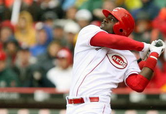 CINCINNATI, OH - APRIL 6: Brandon Phillips #4 of the Cincinnati Reds watches a fould ball against the New York Mets during the first inning at Great American Ballpark on April 6, 2009 in Cincinnati, Ohio. (Photo by Mark Lyons/Getty Images)