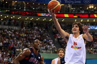 BEIJING - AUGUST 24:  Ricky Rubio #6 of Spain lays the ball up past Dwight Howard #11 of the United States in the gold medal game during Day 16 of the Beijing 2008 Olympic Games at the Beijing Olympic Basketball Gymnasium on August 24, 2008 in Beijing, China.  (Photo by Jed Jacobsohn/Getty Images)