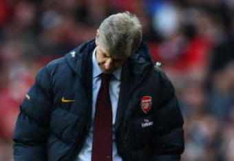 LONDON - FEBRUARY 21:  Manager of Arsenal Arsene Wenger looks dejected during the Barclays Premier League match between Arsenal and Sunderland at Emirates Stadium on February 21, 2009 in London, England.  (Photo by Phil Cole/Getty Images)