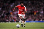 LONDON, ENGLAND - MAY 05:  Alexandre Song of Arsenal in action during the UEFA Champions League Semi Final Second Leg match between Arsenal and Manchester United at Emirates Stadium on May 5, 2009 in London, England.  (Photo by Shaun Botterill/Getty Images)