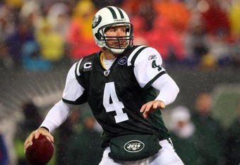 EAST RUTHERFORD, NJ - NOVEMBER 30:  Brett Favre #4 of the New York Jets throws a pass against the Denver Broncos on November 30, 2008 at Giants Stadium in East Rutherford, New Jersey.  (Photo by Jim McIsaac/Getty Images)