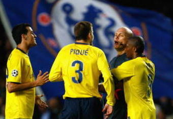 LONDON, ENGLAND - MAY 06:  Barcelona players argues with referee Tom Henning Ovrebo during the UEFA Champions League Semi Final Second Leg match between Chelsea and Barcelona at Stamford Bridge on May 6, 2009 in London, England.  (Photo by Clive Rose/Getty Images)