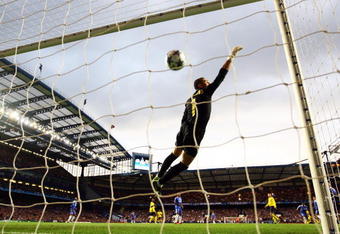 LONDON, ENGLAND - MAY 06:  Victor Valdes of Barcelona dives but can not stop the shot from Michael Essien of Chelsea scoring the first goal of the game during the UEFA Champions League Semi Final Second Leg match between Chelsea and Barcelona at Stamford Bridge on May 6, 2009 in London, England.  (Photo by Jamie McDonald/Getty Images)