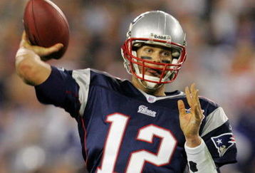 GLENDALE, AZ - FEBRUARY 03:  Tom Brady #12 of of the New England Patriots passes in the fourth quarter of Super Bowl XLII against the New York Giants on February 3, 2008 at the University of Phoenix Stadium in Glendale, Arizona.  (Photo by Streeter Lecka/Getty Images)