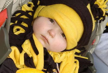 PITTSBURGH - FEBRUARY 7:  A very young Pittsburgh Steelers fan waits for the start of the parade celebrating the win at Super Bowl XL in downtown Pittsburgh, Pennsylvania on February 7, 2006.  (Photo by Archie Carpenter/Getty Images)