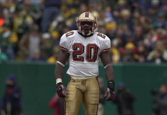 13 Jan 2002:  Garrison Hearst #20 of the San Francisco 49ers looks down field during the NFC wild-card game against the Green Bay Packers at Lambeau Field in Green Bay, Wisconsin. The Packers won 25-15. DIGITAL IMAGE Mandatory Credit: Jonathan Daniel/Getty Images