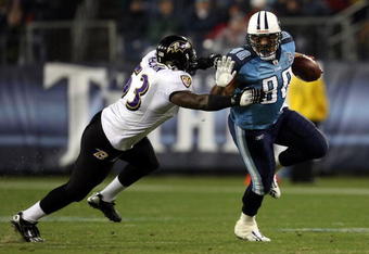 NASHVILLE, TN - JANUARY 10:  Tight end Bo Scaife #80 of the Tennessee Titans looks to avoid a tackle by Jameel McClain #53 of the Baltimore Ravens in the second quarter during the AFC Divisional Playoff Game on January 10, 2009 at LP Field in Nashville, Tennessee.  (Photo by Jonathan Daniel/Getty Images)