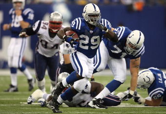 INDIANAPOLIS - NOVEMBER 04:  Joseph Addai #29 of the Indianapolis Colts runs the ball against the New England Patriots on November 4, 2007 at the RCA Dome in Indianapolis, Indiana.  (Photo by Andy Lyons/Getty Images)