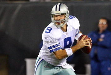 PHILADELPHIA - DECEMBER 28:  Tony Romo #9 of the Dallas Cowboys scrambles against the Philadelphia Eagles on December 28, 2008 at Lincoln Financial Field in Philadelphia, Pennsylvania.  (Photo by Jim McIsaac/Getty Images)