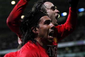 BOLTON, UNITED KINGDOM - JANUARY 17:  Dimitar Berbatov (R) of Manchester United celebrates with team mate Carlos Teve after scoring in the final minutes during the Barclays Premier League match between Bolton Wanderers and Manchester United at the Reebok stadium on January 17, 2009 in Bolton, England.  (Photo by Hamish Blair/Getty Images)