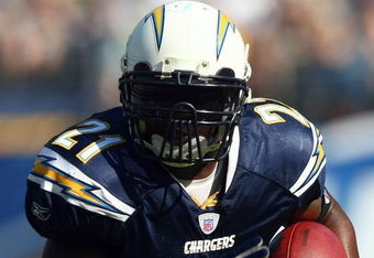 Ladainian-tomlinson-stays-with-_crop_340x234