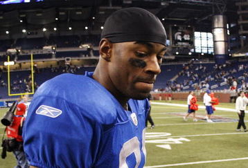DETROIT , MI - NOVEMBER 27:  Calvin Johnson #81 of the Detroit Lions leaves the field after losing 47-10 to the Tennessee Titans to go 0-12 on November 27, 2008 at Ford Field in Detroit, Michigan.  (Photo by Gregory Shamus/Getty Images)