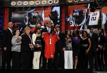 NEW YORK - APRIL 25: Tampa Bay Buccaneers #17 draft pick Josh Freeman poses with his family at Radio City Music Hall for the 2009 NFL Draft on April 25, 2009 in New York City  (Photo by Jeff Zelevansky/Getty Images)
