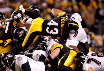 PITTSBURGH - JANUARY 18:  Troy Polamalu #43 of the Pittsburgh Steelers and the Steeler defense stop quarterback Joe Flacco #5 of the Baltimore Ravens on a 4th and 1 play during the AFC Championship game on January 18, 2009 at Heinz Field in Pittsburgh, Pennsylvania.  (Photo by Streeter Lecka/Getty Images)