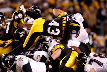 PITTSBURGH - JANUARY 18:  Troy Polamalu #43 of the Pittsburgh Steelers and the Steeler defense stop quarterback Joe Flacco #5 of the Baltimore Ravens on a 4th and 1 play during the AFC Championship game on January 18, 2009 at Heinz Field in Pittsburgh, Pennsylvania.  (Photo by Streeter Lecka/Getty Images)