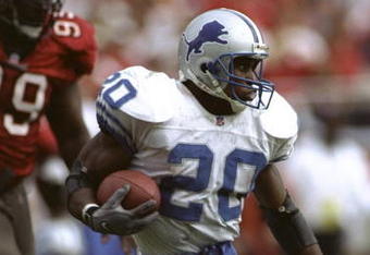 22 Nov 1998:  Running back Barry Sanders #20 of the Detroit Lions in action during the game against the Tampa Bay Buccaneers at the Houlihan Stadium in Tampa Bay, Florida. The Lions defeated the Buccaneers 28-25. Mandatory Credit: Matthew Stockman  /Allsport