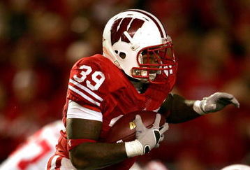 MADISON, WI - OCTOBER 04: P.J. Hill #39 of the Wisconsin Badgers carries the ball for a touchdown against the Ohio State Buckeyes at Camp Randall Stadium  October 4, 2008 in Madison, Wisconsin.  (Photo by Matthew Stockman/Getty Images)