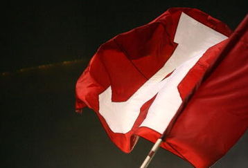 TUSCALOOSA, AL - NOVEMBER 29:  Defensive lineman Bobby Greenwood #93 of the Alabama Crimson Tide waves an Alabama flag after defeating the Auburn Tigers at Bryant-Denny Stadium on November 29, 2008 in Tuscaloosa, Alabama. Alabama defeated Auburn 36-0.  (Photo by Doug Benc/Getty Images)