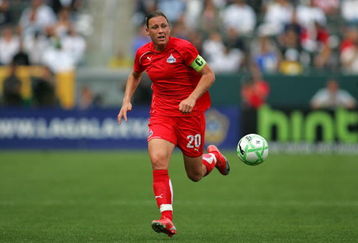 CARSON, CA - MARCH 29:  Abby Wambach #20 of the Washington Freedom paces the ball on the right wing during their inaugural WPS match against the Los Angeles Sol at The Home Depot Center on March 29, 2009 in Carson, California. The Sol defeated the Freedom 2-0.  (Photo by Victor Decolongon/Getty Images)