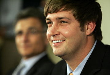 LAKE FOREST, IL - APRIL 3: The Chicago Bears quarterback Jay Cutler is all smiles after being welcomed as their new quarterback during a press conference on April 3, 2009 at Halas Hall in Lake Forest, Illinois. (Photo by Jim Prisching/Getty Images)