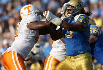 PASADENA, CA - SEPTEMBER 01:  Tackle Micah Kia #73 of the UCLA Bruins and defensive end Robert Ayers  #91 of the University of Tennessee Volunteers battle on the line of scrimmage on September 1, 2008 at the Rose Bowl in Pasadena, California.  UCLA won 27-24 in the first overtime.  (Photo by Stephen Dunn/Getty Images)