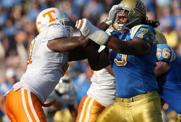 PASADENA, CA - SEPTEMBER 01:  Tackle Micah Kia #73 of the UCLA Bruins and defensive end Robert Ayers  #91 of the University of Tennessee Volunteers battle on the line of scrimmage on September 1, 2008 at the Rose Bowl in Pasadena, California.  UCLA won 27-24 in the first overtime.  (Photo by Stephen Dunn/Getty Images)