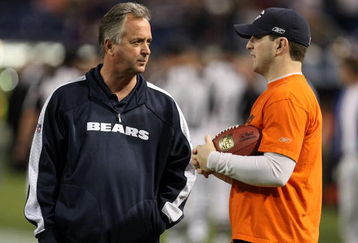MINNEAPOLIS - DECEMBER 17: Offensive corrdinator Ron Turner of the Chicago Bears (L) talks with injured quarterback Rex Grossman during warm-ups before a game against the Minnesota Vikings at the Hubert H. Humphrey Metrodome on December 17, 2007 in Minneapolis, Minnesota.  (Photo by Jonathan Daniel/Getty Images)